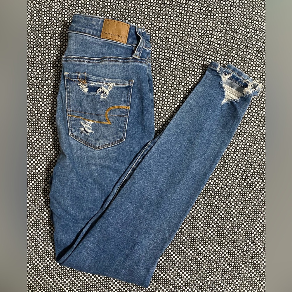 American Eagle Next Level Stretch ripped skinny jeans size 4